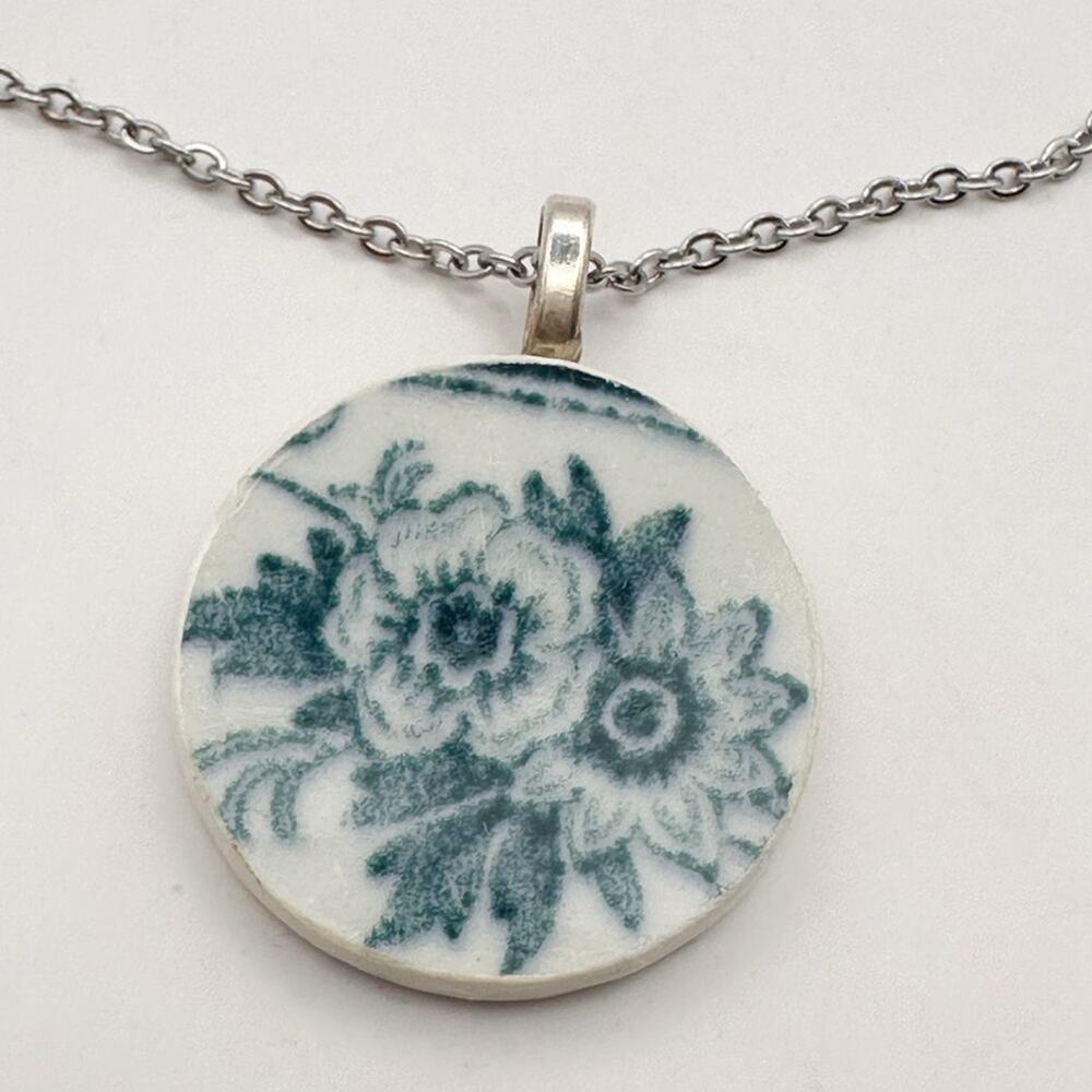 Broken Plate Blue White Round Pendant Silver tone Chain Necklace Jewelry